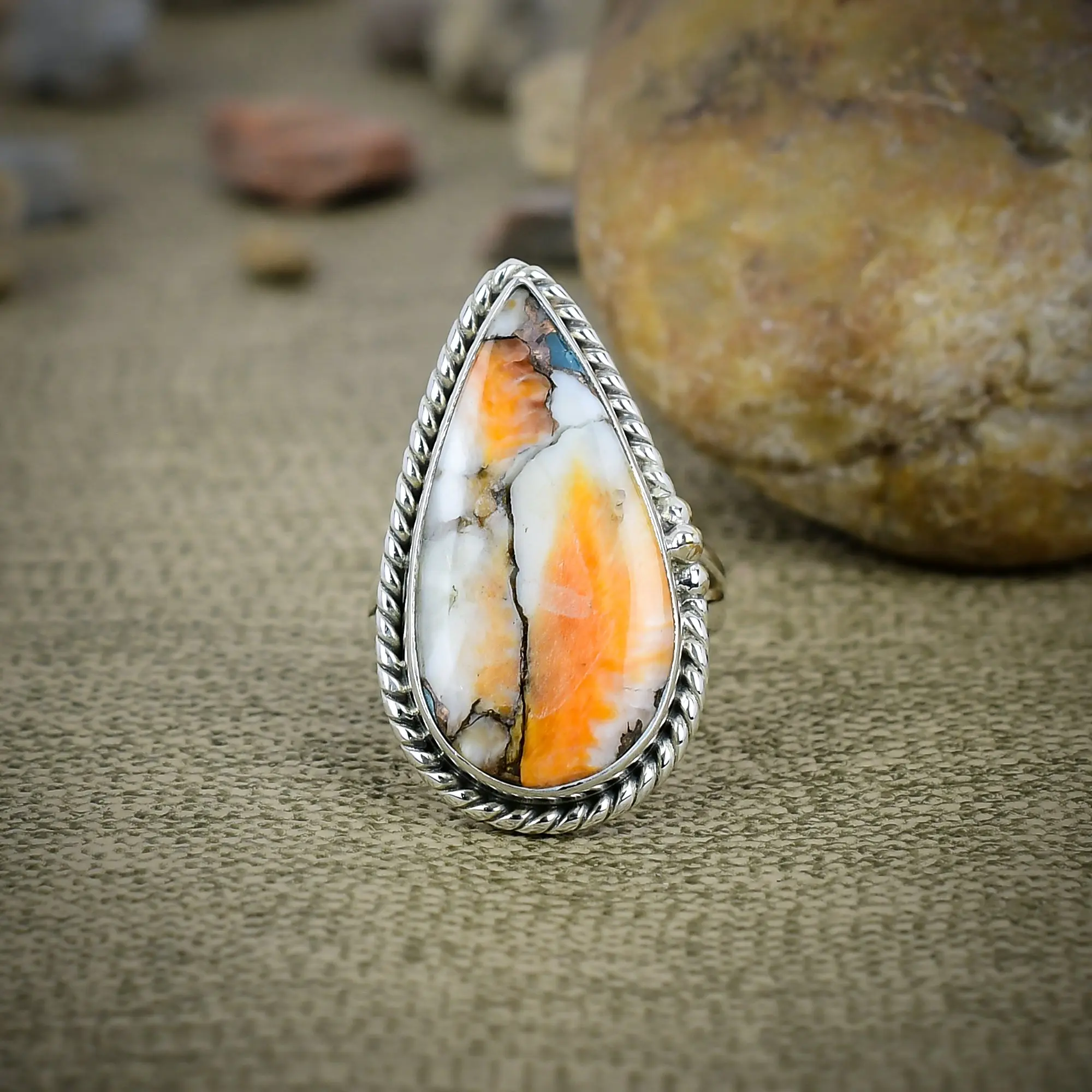Spiny Oyster Turquoise Ring
