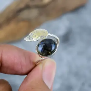 Nakshmart 925 Sterling Silver Natural Labradorite Statement Ring