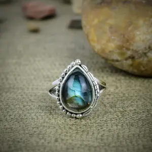 Nakshmart 925 Sterling Silver Natural Labradorite Statement Ring